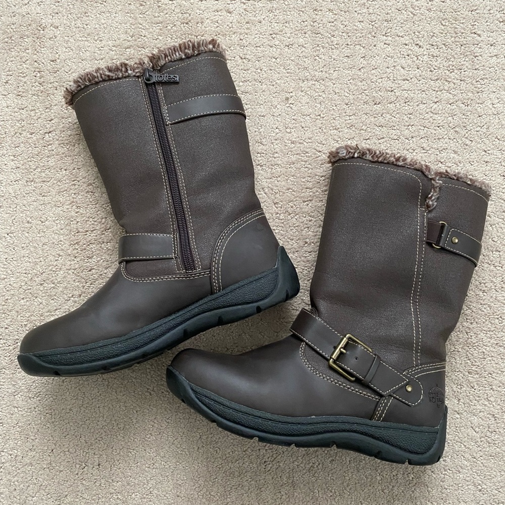 Women’s Totes boots 6